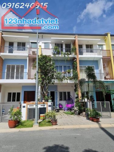 Bán nhà KĐT Sun Casa P. Hòa Phú, trung tâm TP mới Bình Dương, DT 90m2 giá 2,8 tỷ có TL