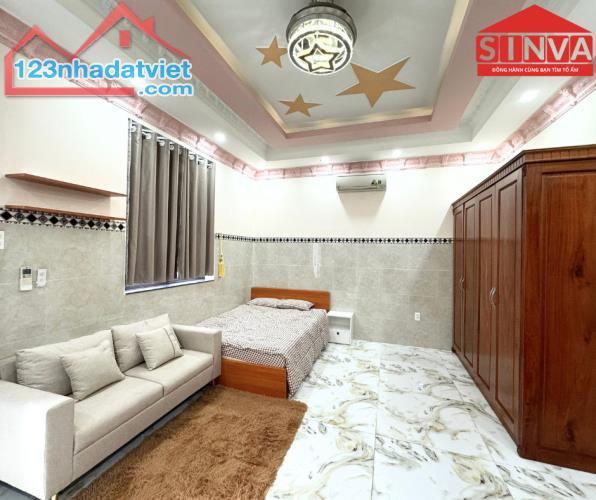 Cho thuê phòng đầy đủ nội thất, tiện nghi rộng rãi có ban công ở Huỳnh Tấn Phát, Quận 7 - 1