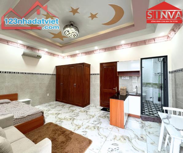 Cho thuê phòng đầy đủ nội thất, tiện nghi rộng rãi có ban công ở Huỳnh Tấn Phát, Quận 7 - 3