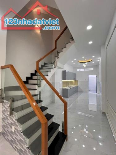 Nhà đẹp lung linh ở ngay Âu Dương Lân, hẻm 6m, 76m2, 4T, SHR, chi 8.5 Tỷ. - 1