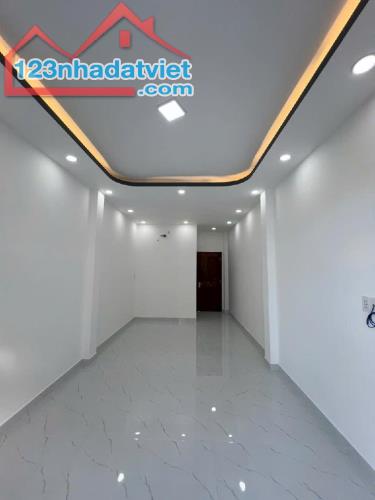 Nhà đẹp lung linh ở ngay Âu Dương Lân, hẻm 6m, 76m2, 4T, SHR, chi 8.5 Tỷ. - 3