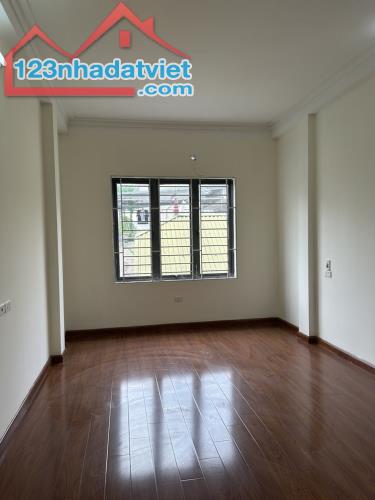 Hoa Hậu về tại phụng châu – 60m2m2, MT:4m ngõ thông 4,5m ô tô cất trong nhà Giá chỉ 3tỷ - 2