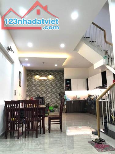 CHỦ GỬI CẦN BÁN GẤP NHÀ HẺM ÔTÔ 60m²-2tỷ680(TL)Đ Đoàn Văn Bơ P9,Quận 4 sổ sẵn - Nhà Ngộp Đ - 3