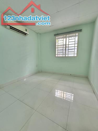 Chủ ngộp 7 tỷ CẦN BÁN GẤP Mặt tiền Nguyễn Ngọc Lộc nở hậu 80m2 2 tầng Phường 14 Quận 10 - 2