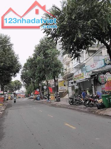 Bán nhà MTKD - Ngang gần 9m, thu 30tr/th, Làng Tăng Phú, Quận 9. Giá 13 tỷ
