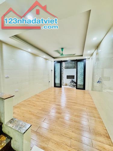 Bán nhà Thanh Lân, Hoàng Mai 40m2x4 tầng, ngõ thông – gần bãi đỗ ôtô 4.98 tỷ.