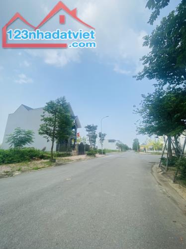 Bán ô góc 2 mặt tiền tại KĐT Nam Vĩnh Yên, Vĩnh Phúc. DT 275m2 giá 28 triệu/m2 - 2
