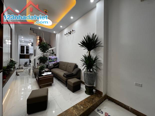 Thuỵ Khuê, ngõ thông kinh doanh, 40m2, nhà đẹp long lanh full nội thất chỉ nhỉnh 7 tỷ.