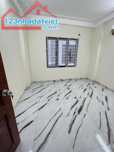 Chỉ cần 800 Triệu có ngay nhà 3,5 tầng 35m² xây mớ  ô tô đỗ gần,  Đầy đủ tiện ích - 1