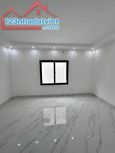 Chỉ cần 800 Triệu có ngay nhà 3,5 tầng 35m² xây mớ  ô tô đỗ gần,  Đầy đủ tiện ích - 2