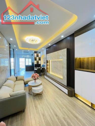 BÁN NHÀ 6 TẦNG DIỆN TÍCH 75 M2 TẠI NGUYỄN CHÍ THANH HÀ NỘI