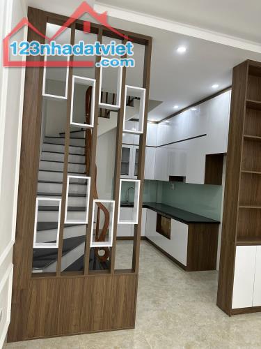 Nhà đẹp giá sốc chỉ 2,5 tỷ có ngay nhà 3*Tầng  DT  47m2 . ô tô đỗ cửa  15p ra KDT đô nghĩa - 3