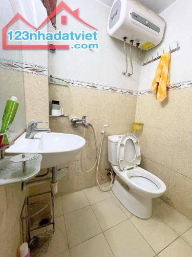 Bán Nhà Đống Đa 17/20m x 5 Tầng Gần Phố Giá 2.85 Tỷ. - 2