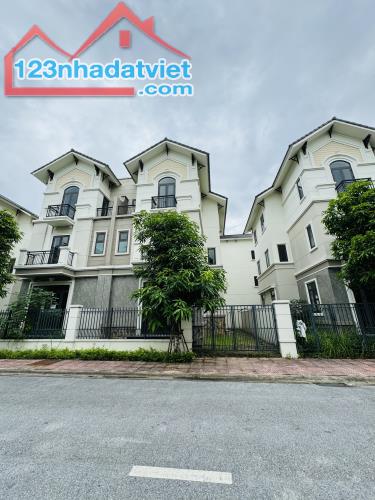 Biệt Thự Song lập cách Long Biên 6km. Diện tích 135m2, 3 tầng Đường 4 oto tránh nhau - 4