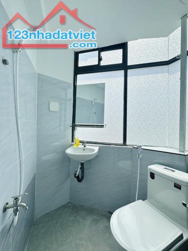 Bán nhà Nguyễn Công Hoan quận Phú Nhuận DT 30m2 chỉ 3ty - 5