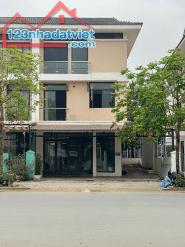 Cho thuê mặt đường An Phú Shopvilla mặt đường lớn kinh doanh, 210m2 4 tầng, giá cả hấp dẫn