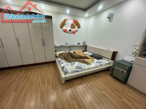 Bán nhà riêng ngõ 36 Hoàng Cầu 60m2, 5T, Ô Tô Giá Chỉ 10,9 Tỷ - 4