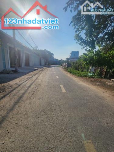 Bán đất ngộp 100m2 ở mặt tiền đường 30m An Hạ xã Phạm Văn Hai, Bình Chánh giá 2.6 tỷ.