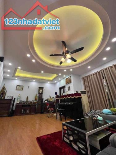 (ĐẸP) BÁN NHÀ ĐẸP PHỐ NHÂN HOÀ, DT 70.6 M2 X 5 TẦNG, GIÁ 14.2 TỶ, GẦN UBND PHƯỜNG