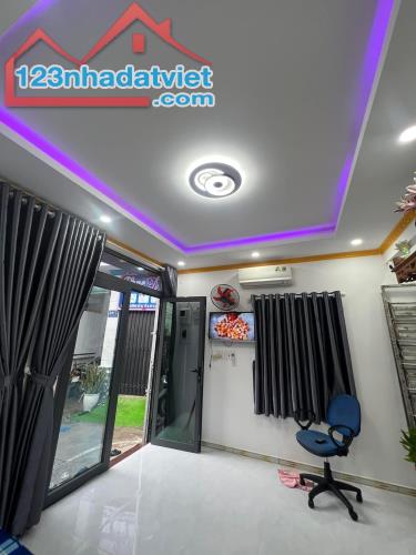 4.8 TỶ BÁN GẤP CĂN NHÀ 4 TẦNG CÓ THANG MÁY 5*13 65M2 , XE HƠI NGỦ TRONG NHÀ, Tân Thới - 1