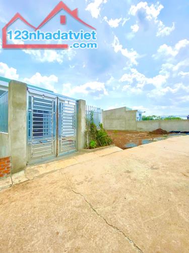 Bán lỗ (10x40=400m2)full sổ riêng TC, giá 195tr, VT trung tâm đắc địa sát trường chợ dân đ