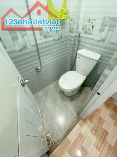 BÁN NHÀ QUẬN TÂN PHÚ, DTSD 22M2, 2 TẦNG, NHỈNH 1 TỶ. - 2