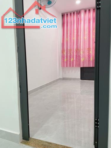 Không Vướng Quy Hoạch - Không Lộ Giới - Công Nhận Đủ 100% - 33m² - 2 lầu - Hẻm Ôtô - 3,3ty - 3