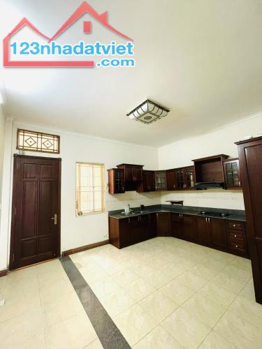 Bán Nhà Đẹp Đường 12 Ngay Trần Não,Quận 2 DT:97m2(5x19) 1 Trệt 3 Lầu,Hướng Đông Nam - 1