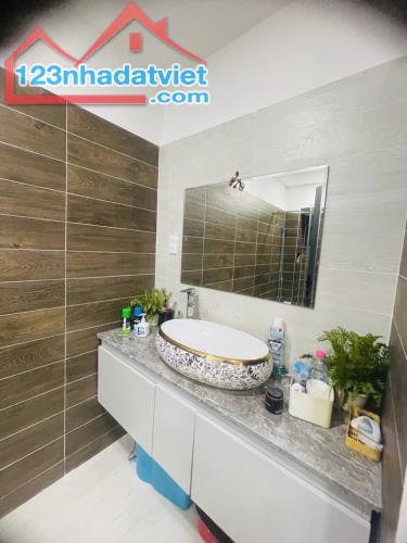 Bán Gấp Villa Mini Quận 7,DT 70.5m2, 2 phòng ngủ, 2 WC, Full Nội thất - 2