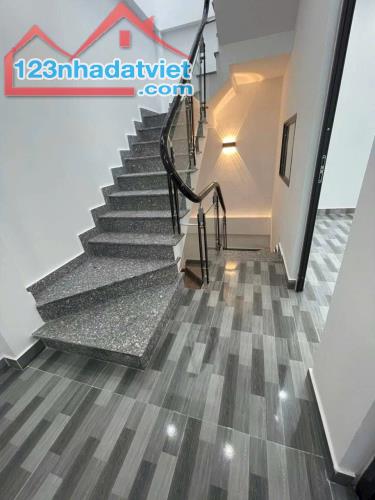 Bán nhà xây mới CHợ Hàng Cũ, ngõ nông 1 ngoặt, diện tích 40m 3 tầng GIÁ 2.75 tỉ - 1