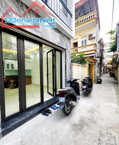 Bán nhà Ngọc Thuỵ, Long Biên-31m2, Giá: 5.5 tỷ, siêu phẩm. - 1