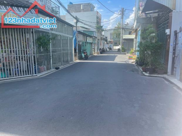 Bán nhà 10x24m giá 7,9 tỷ Đường nhựa 6m TTH20, Q12 - 1