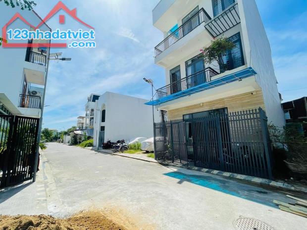 ĐẤT HAI MẶT TIỀN VẠN XUÂN COMPOUND