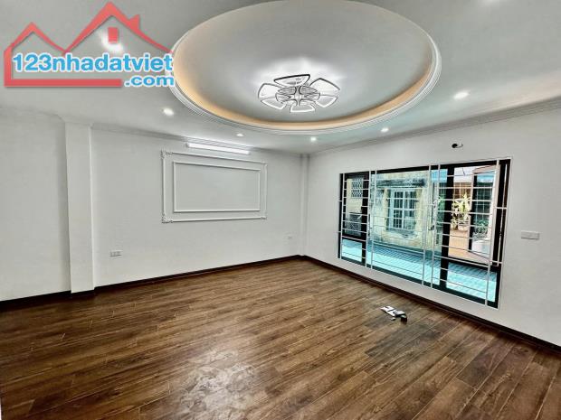 BÁN NHÀ ĐÔNG TÁC ĐỐNG ĐA 40m2 6T Mt 5m GIÁ 7.5 TỶ NGÕ THÔNG BA GÁC TRÁNH KINH DOANH - 2