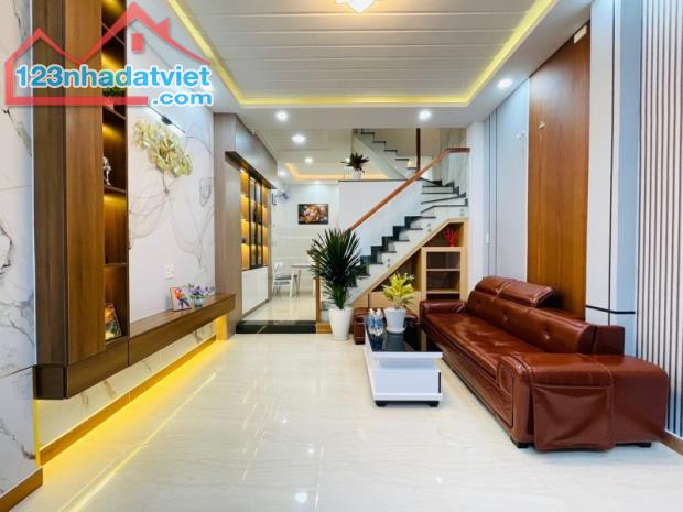 Bán nhà đẹp Lô góc Nguyễn Duy Cung 37m2 – Giá 4,96 Tỷ tl.