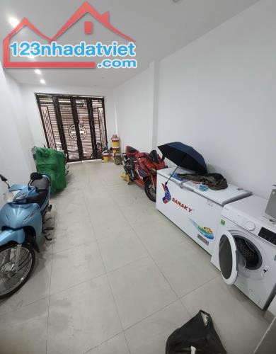 NAM VƯƠNG!!! Phố VIP Mỹ Đình, 50m ra phố,  mới đẹp full nội thất, 38m2*6T có thang máy