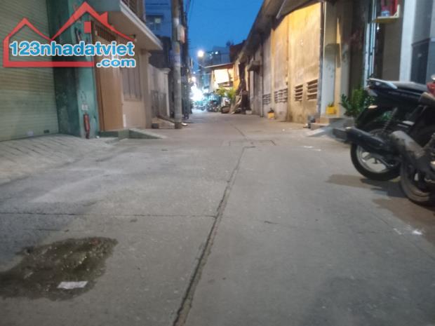 Bán nhà HXH Lạc Long Quân,P.3,Q.11,dt: 4 x 15 nhà xây 2 lầu 7 tỷ.