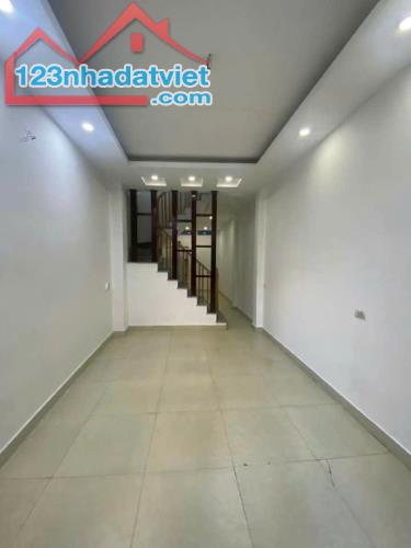 BÁN NHÀ Phố Nguyễn Trực - Hà Đông. DT: 38m* 4 tầng , Mt 3.2m, Giá 3.5 tỷ. - 1