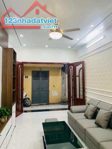 BÁN NHÀ KHƯƠNG TRUNG, NGÕ THÔNG, NHÀ MỚI, 40M2 5 TẦNG 6.85 TỶ