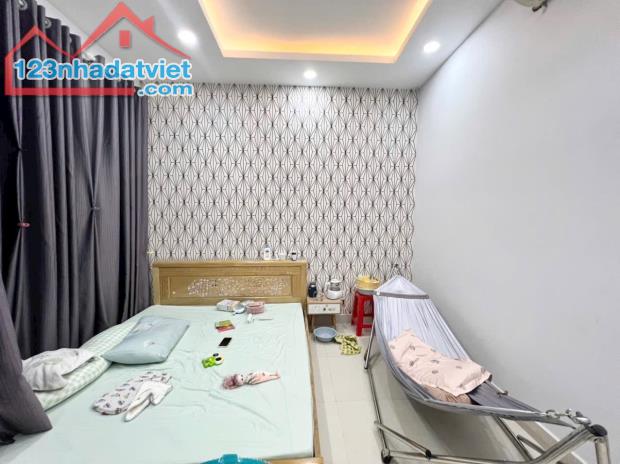 Nhà Nguyễn Duy Cung quận Gò Vấp DT 50m2 ,4 tầng Hẻm xe hơi nhỉnh 5ty - 2