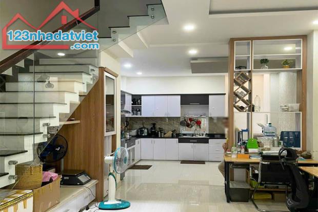 Nhà hẻm 69 Nguyễn Đình Chính, UBND P.15 Phú Nhuận (4.4m x 14m) 4 Tầng