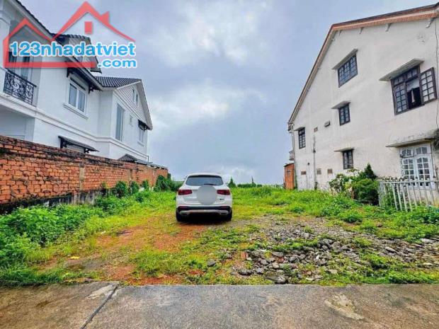 Cần ra đi lô đất biệt thự view đẹp ngay trung tâm thành Phố.