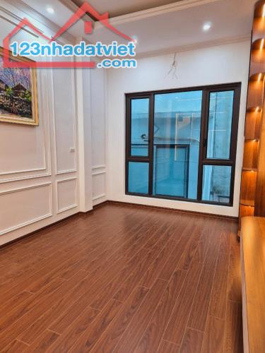 SIÊU VIP TÂY HỒ ~40m2 - 5 TẦNG - GẦN PHỐ, GẦN 7 CHỖ, 2 THOÁNG, NỘI THẤT XỊN - NHỈNH 7 TỈ - 3