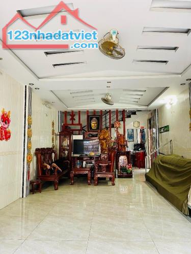 Nhà Hẻm Xe Tải, 5 tầng đúc, Lạc Long Quân, Tân Bình, 65m2, 4.7x15m, nhỉnh 9 tỷ TL