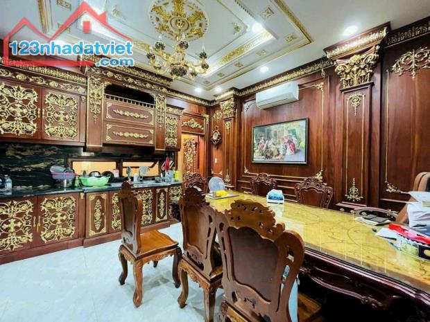 Xuất cảnh bán rẻ biệt thự dát vàng đẳng cấp tại Thành phố Hồ Chí Minh - 4