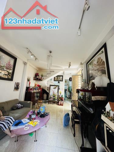 PHÚ NHUẬN - SÁT MẶT TIỀN - HXH - 46M2 - LÔ GÓC THOÁNG MÁT - 5.X TỶ