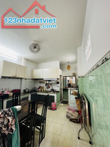 PHÚ NHUẬN - SÁT MẶT TIỀN - HXH - 46M2 - LÔ GÓC THOÁNG MÁT - 5.X TỶ - 1
