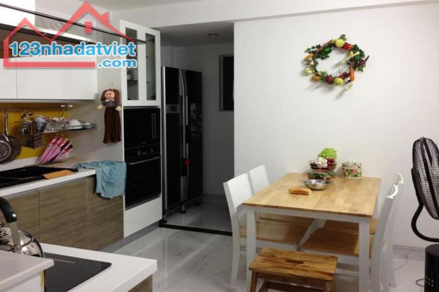 Bán nhà Huỳnh Văn Bánh, hẻm VIP Phú Nhuận, Xe hơi, 45m² 5 Tầng 4 phòng - 2