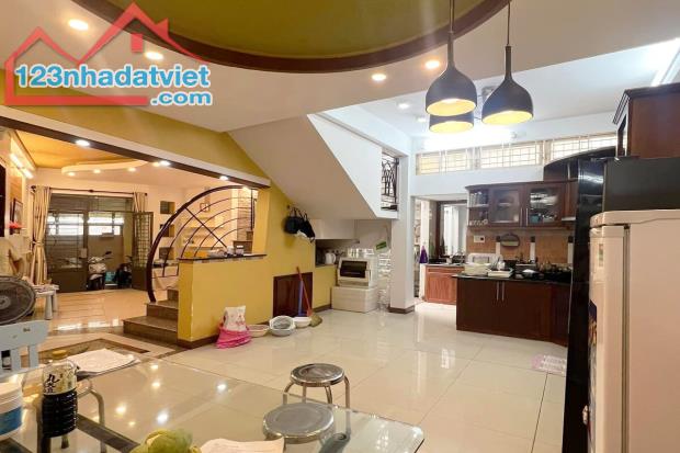 Bán nhà Trần Hữu Trang Phú Nhuận, hẻm xe hơi, 53m² 4 Tầng 5 phòng ngủ