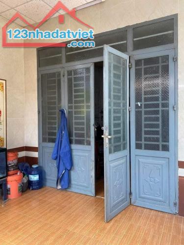 Bán nhanh Căn nhà ở Phạm Thị Giây Thới Tam Thôn 105m2 Sổ Hồng Riêng 690triệu Bao Phí